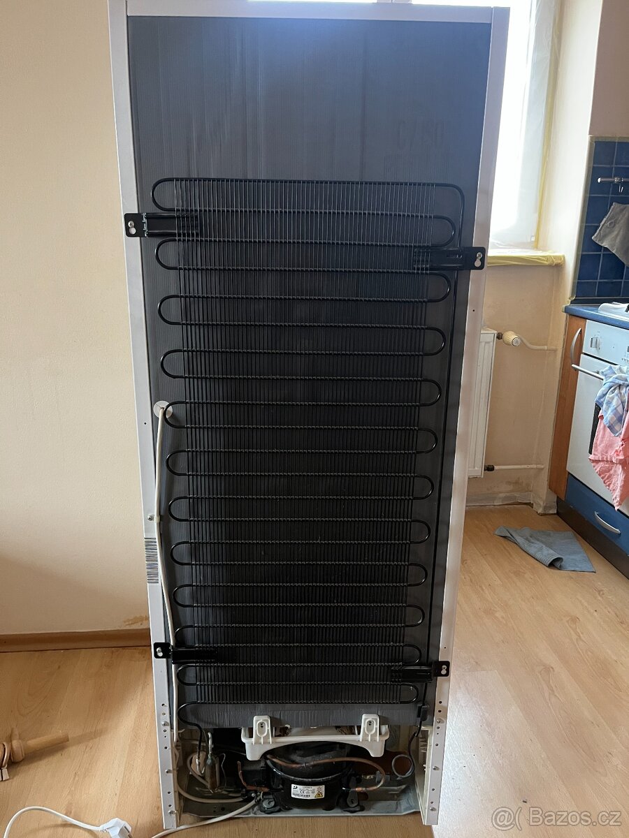 Dvoudvéřová chladnička Philco PT 2272 - 6