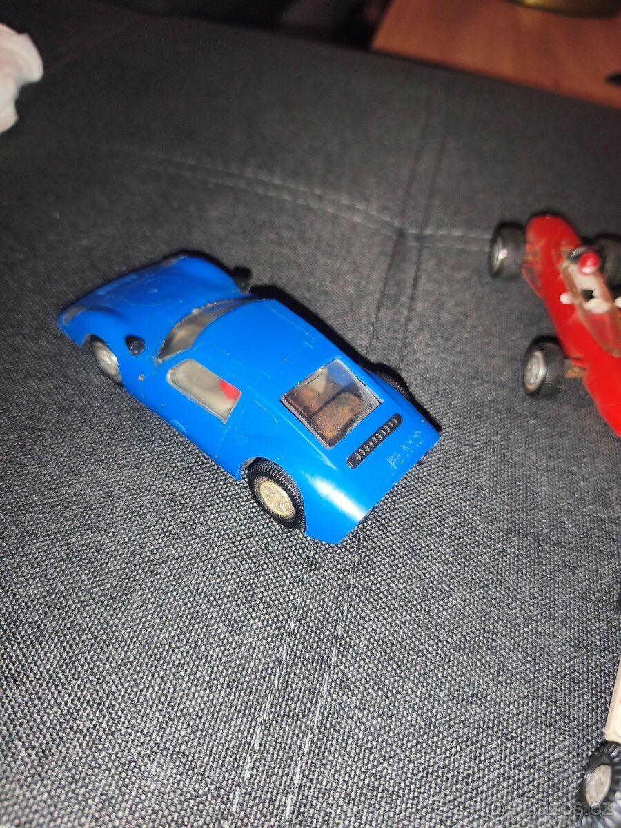 Staré plechové autíčka - 6