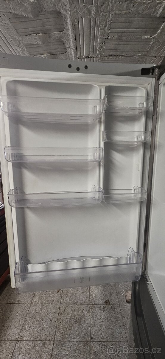 Velká lednice s mrazákem 70 cm šířka - 6