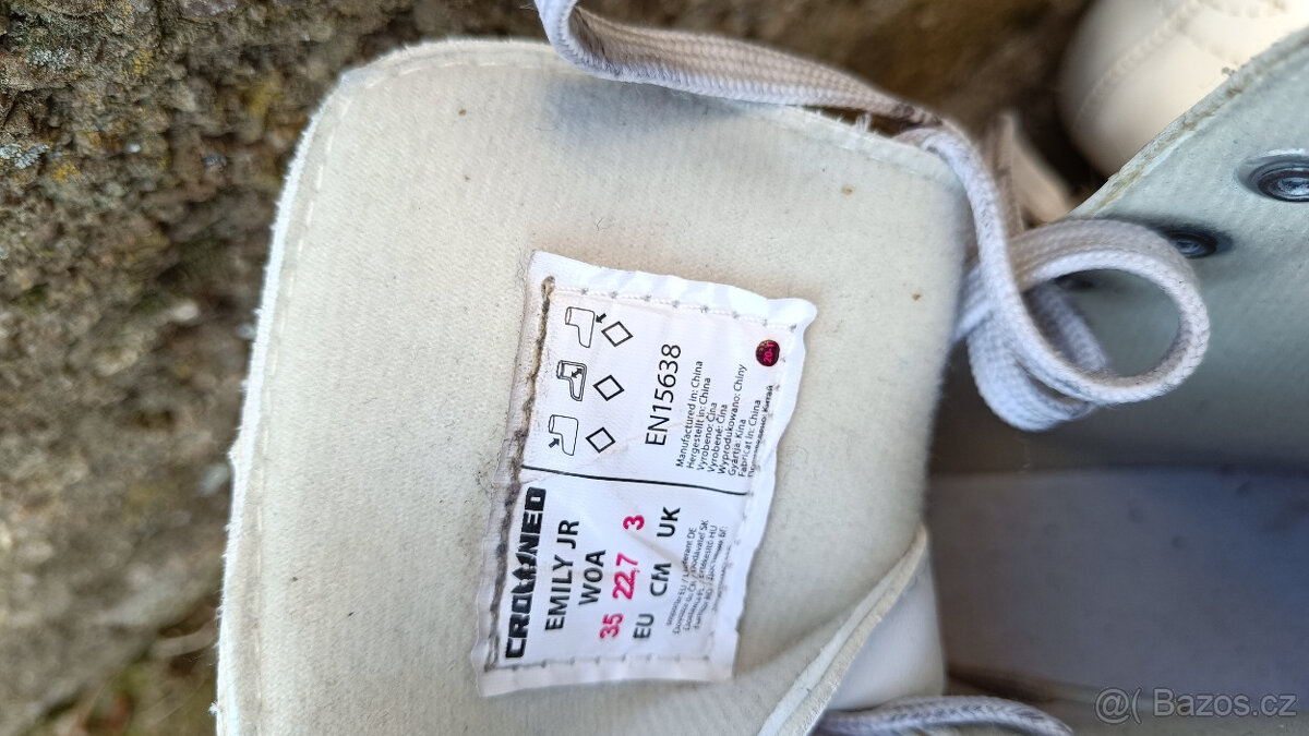 Prodám dívčí brusle Crowned vel. 35 - 6