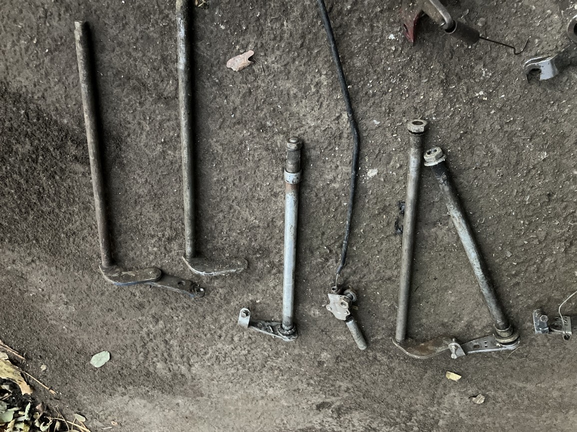 různé brzdové páky a hřídele - 6