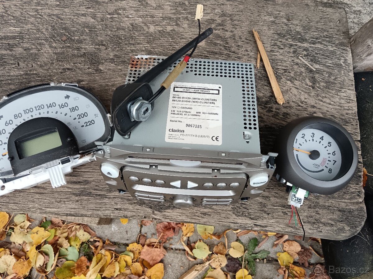 Daihatsu Sirion - Subaru Justy. Original radio+ antena - 6