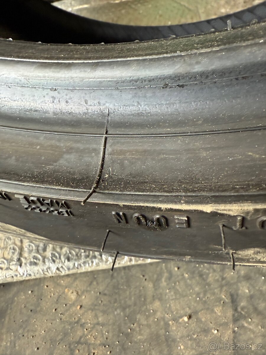 Pneu Dunlop 245/45 R21 - 6