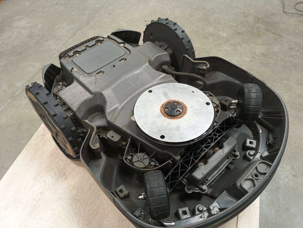 Robotická sekačka Hsqvarna 430X NERA - 6