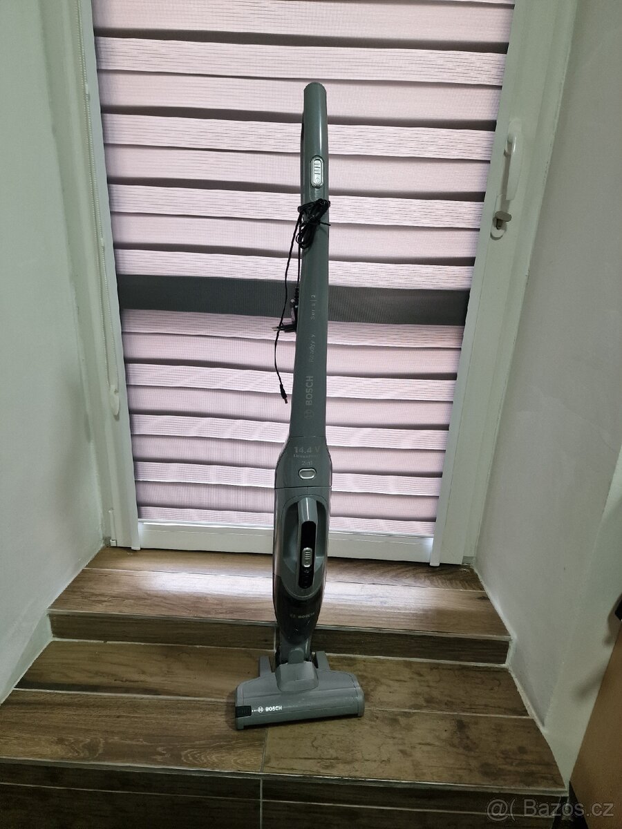 Tyčový aku vysavač BOSCH - 6