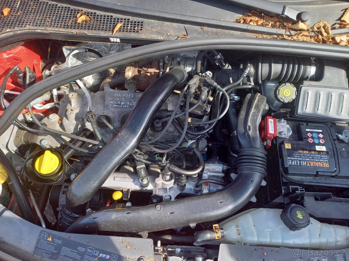 Renault Clio III 1.2 ( D4FH7 ) r.2009 červená na náhradní dí - 6