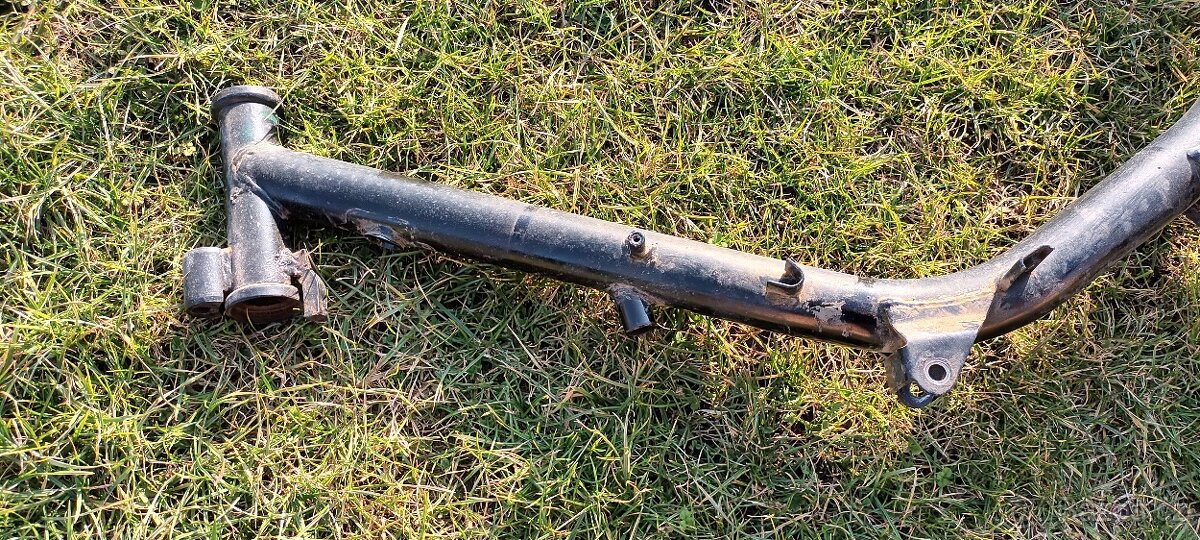 Babetta 210 - pekny černý rám s úchyty - 6