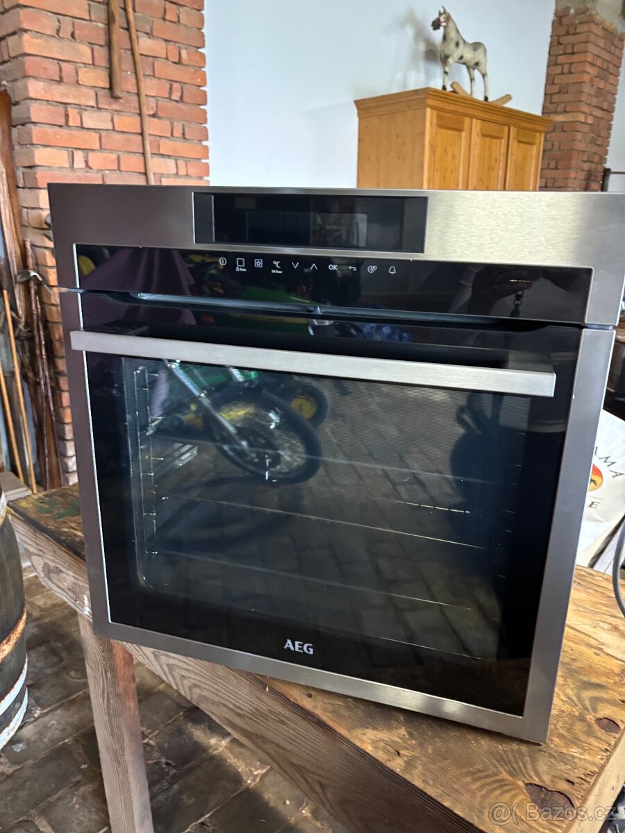 Vestavná trouba AEG s pyrolýzou - 6