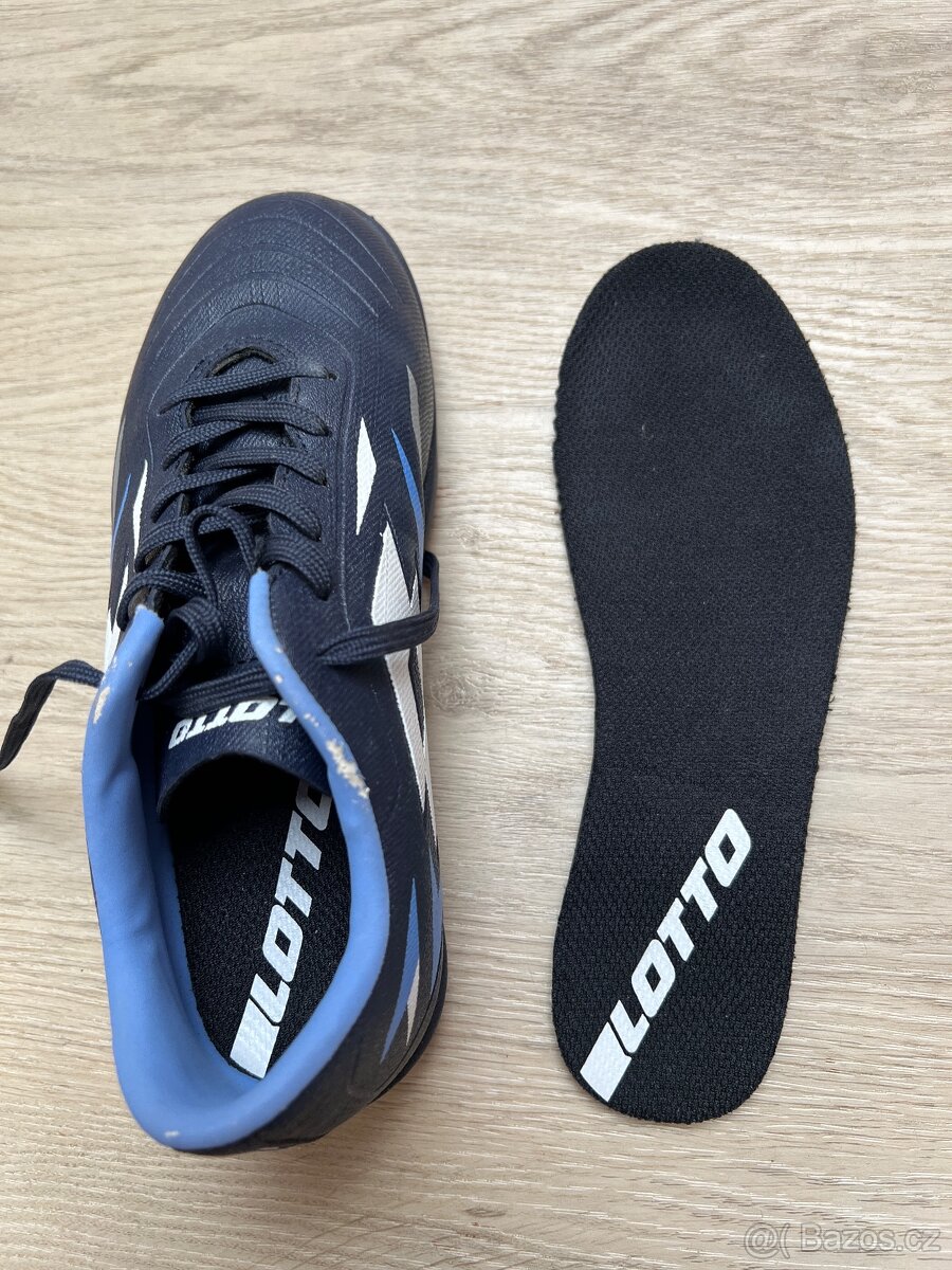 Tenisky sálovky Lotto 32, kopačky turfy Adidas 33 - 6