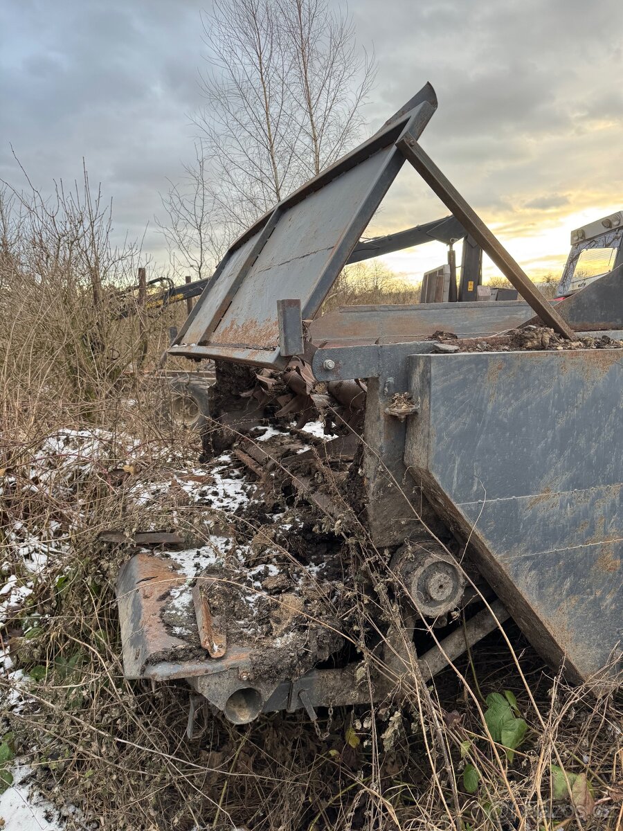 Rozmetadlo hnoje RUR 5 - 6