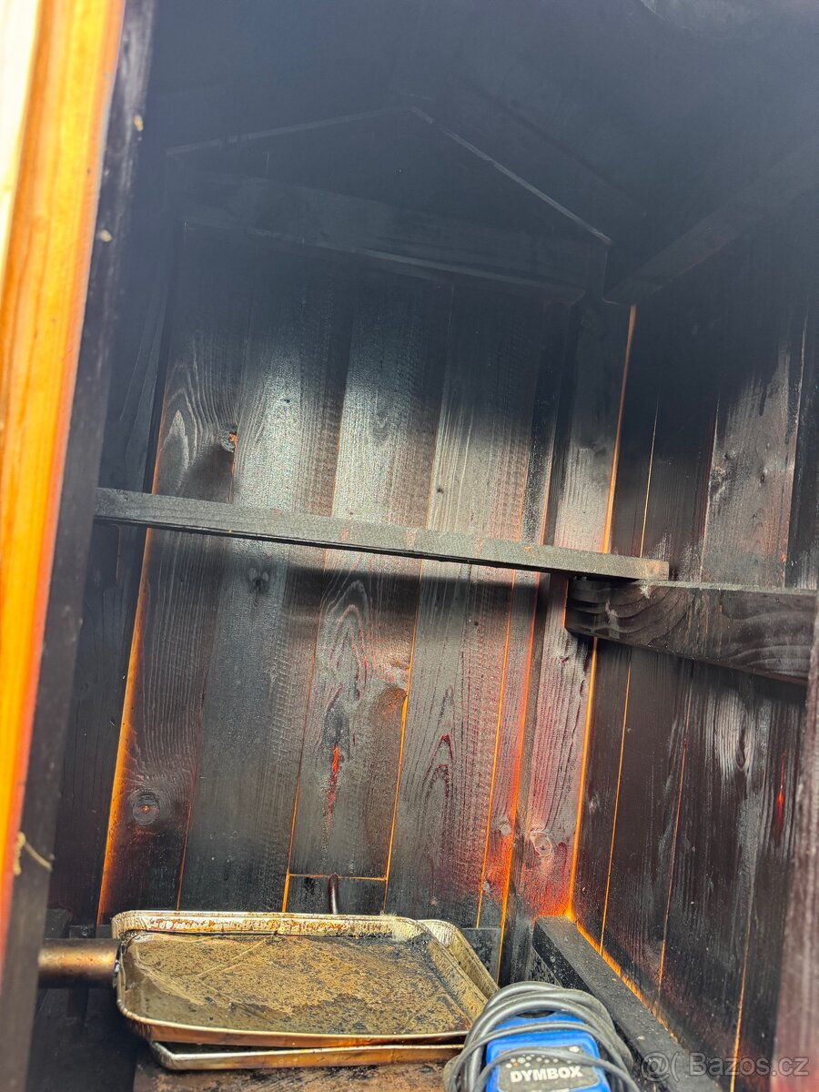 Dřevěná udírna - 6