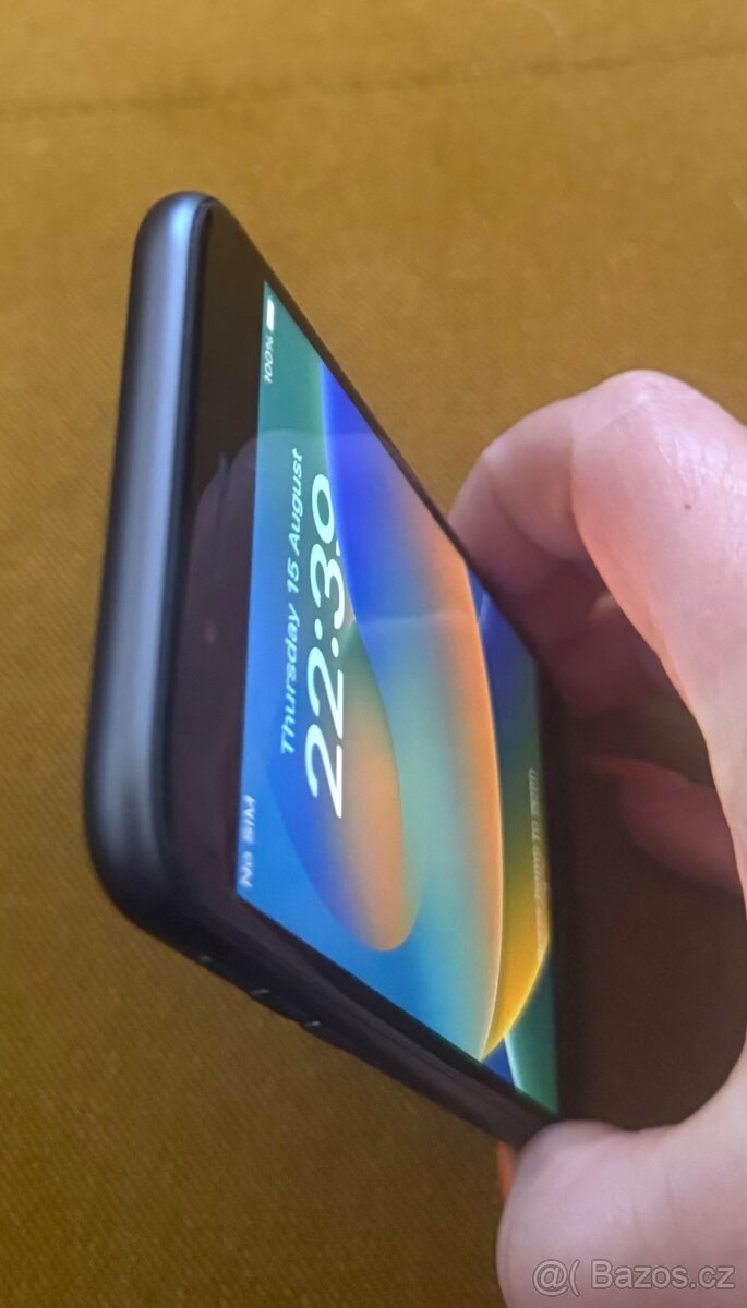 Apple iPhone 8, cerny, 64 Gb, kapacita baterie 90% - 6