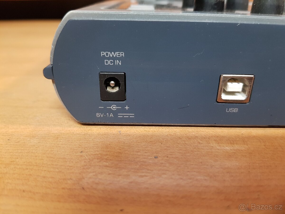 DJ konzole- kontrolér NUMARK Total Control - 6