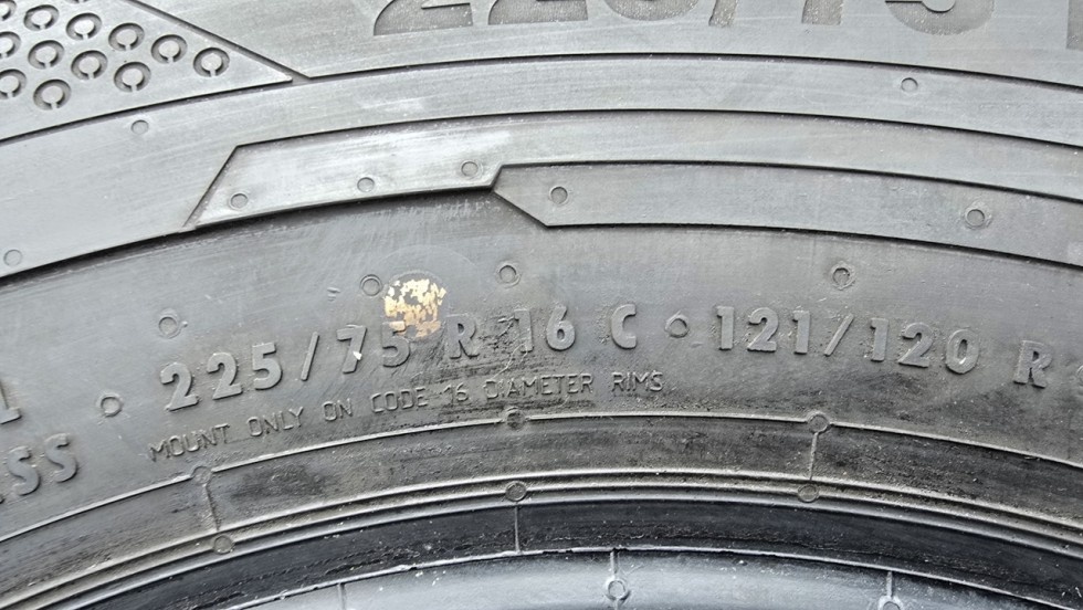 Letní pneu 225/75/16c Continental - 6