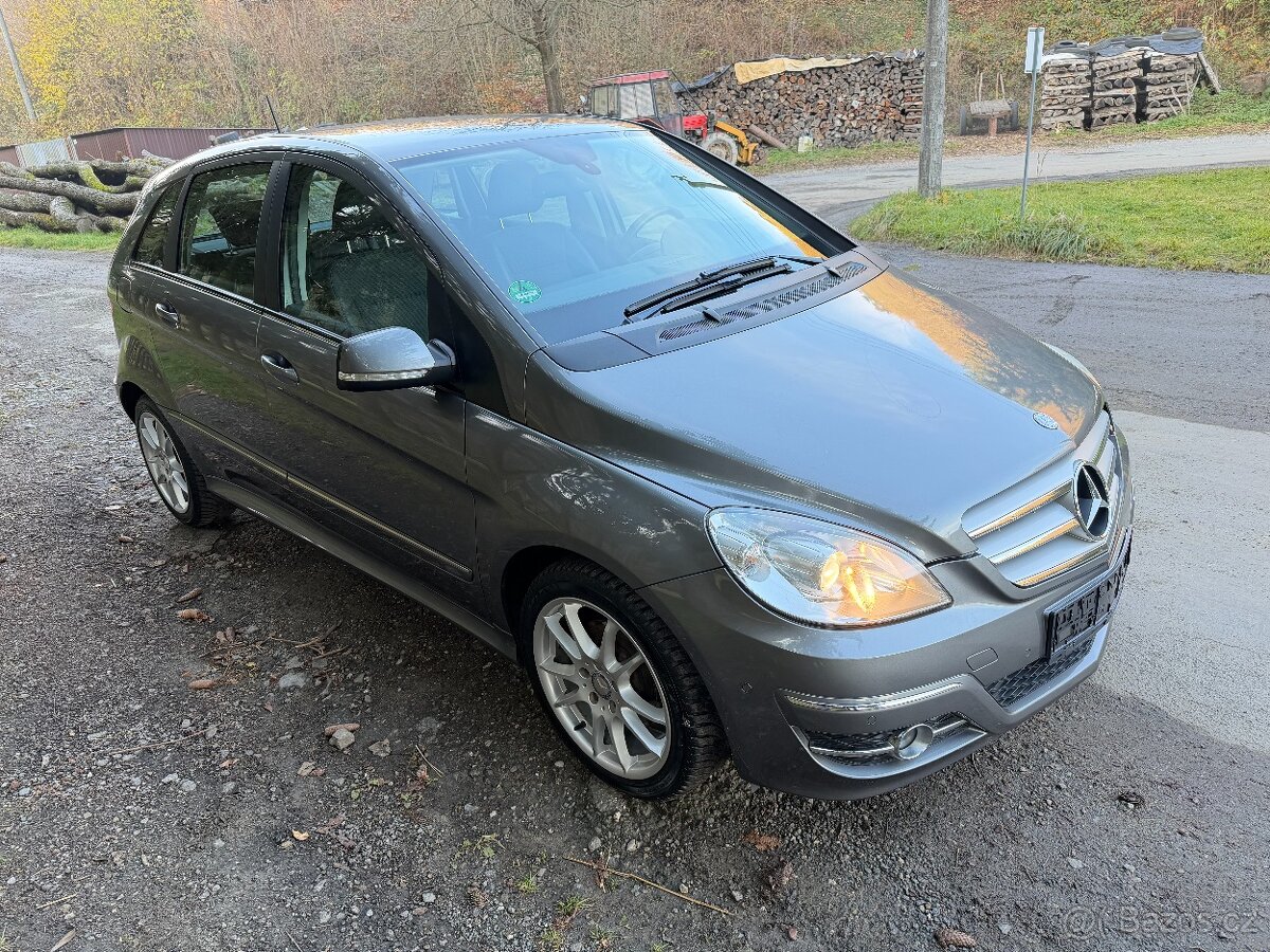 Mercedes Benz B200 - 6