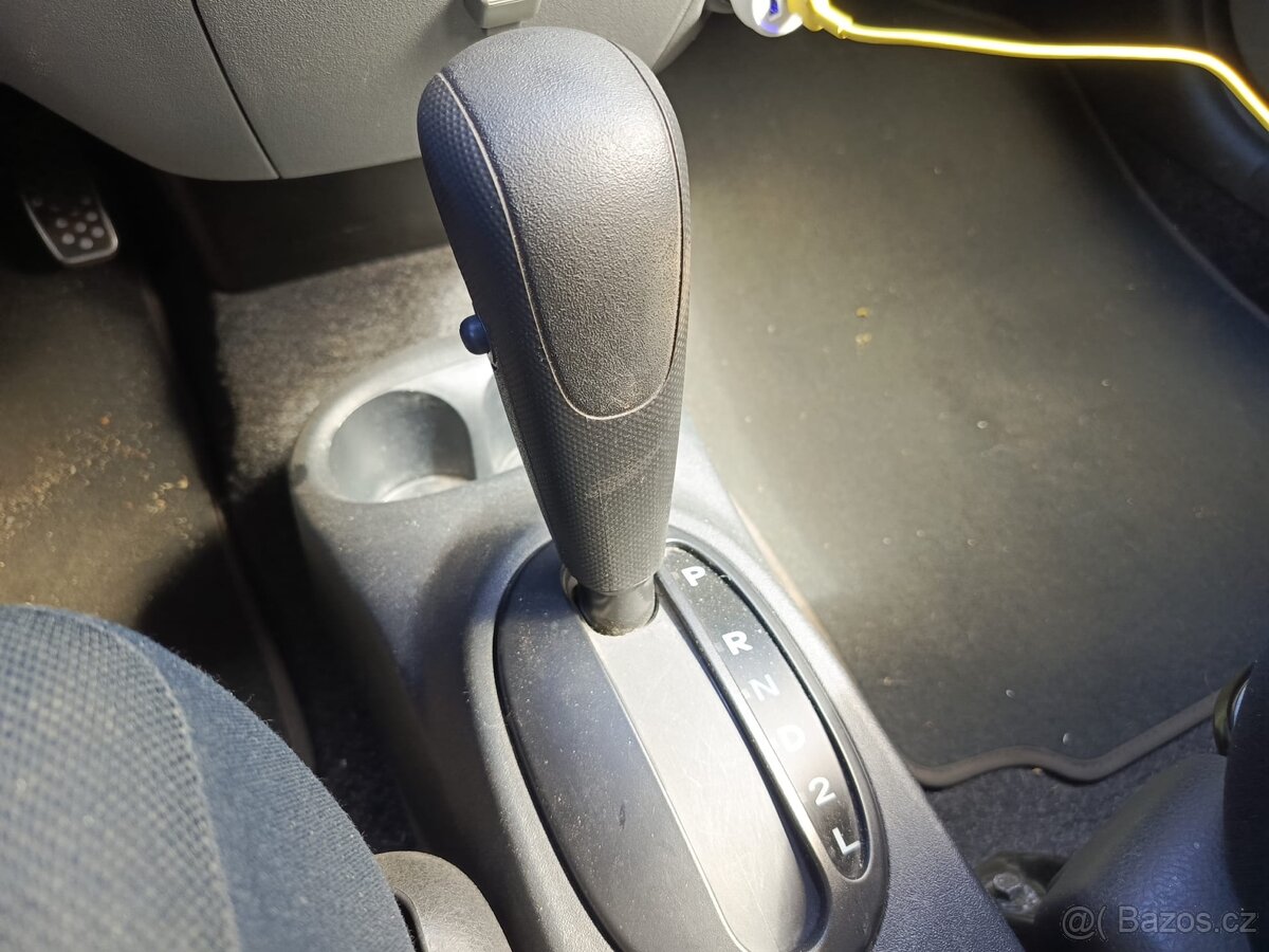 Daihatsu Sirion - 6