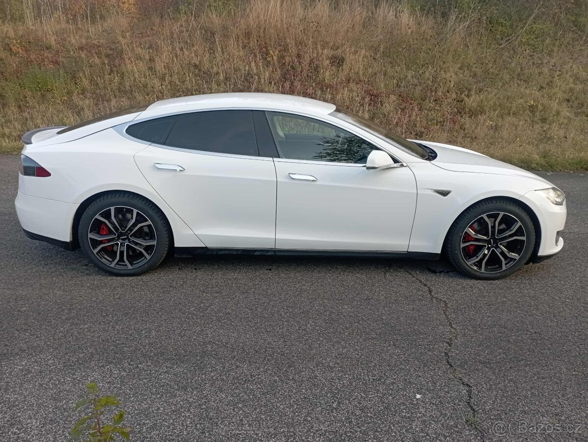 TESLA MODEL S P85 nabíjení zdarma free supercharger sch01 - 6