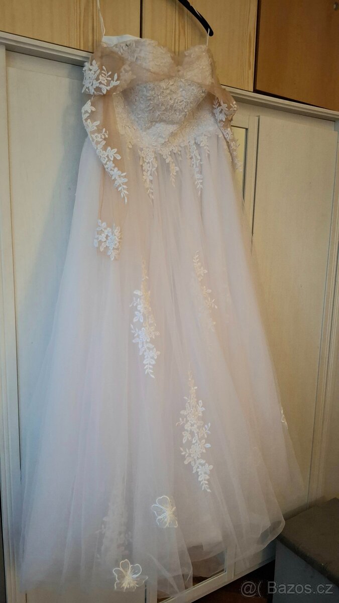Svatební šaty s krajkou - 6