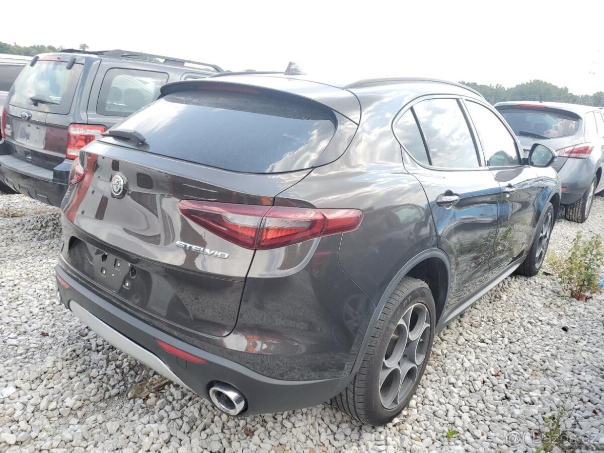 Alfa Romeo Stelvio Sport 2018 - 6