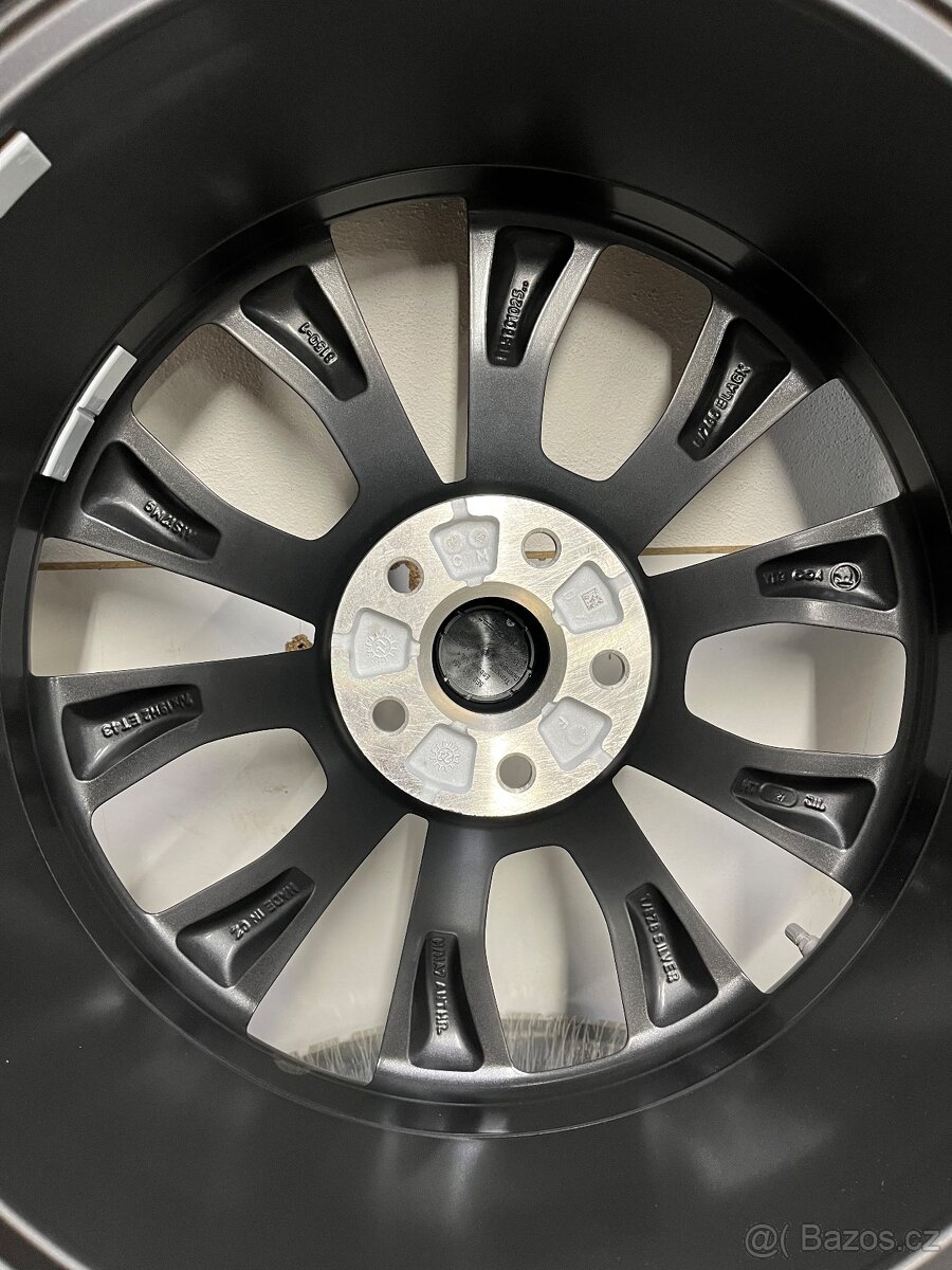 Kodiaq R19 Nová originální zimní sada Crater - 6