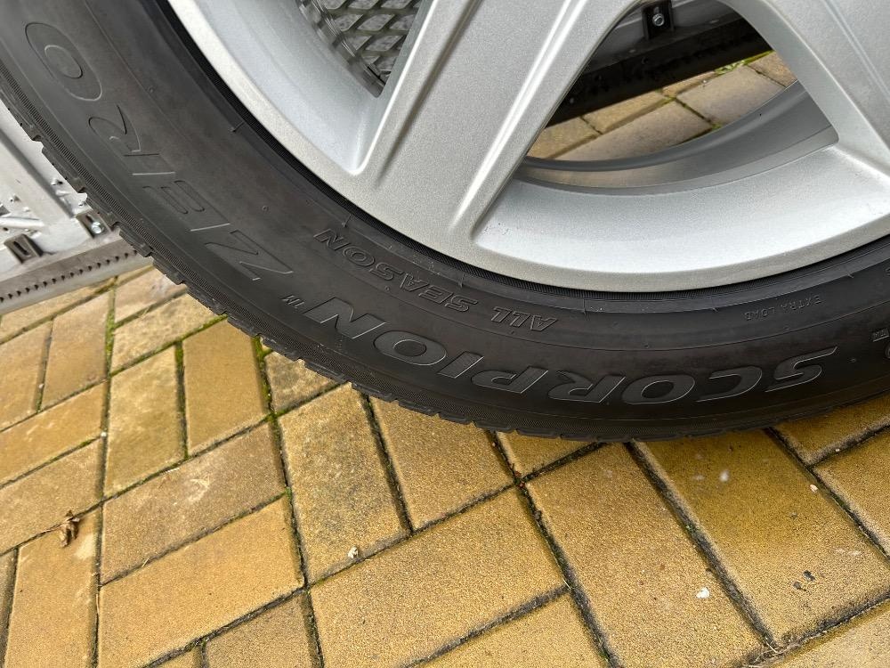 Originál Alu kolo Land Rover / Defender R20 - 255/60/20 - 6