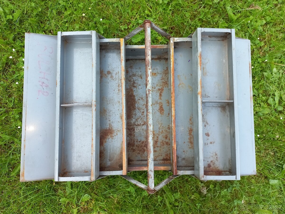 Prodám plechovou basu na nářadí - 6