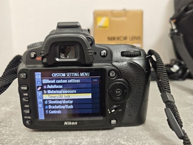 D90 NIKON s pevnou 35, ZOOMem 18 - 105 a brašnou - 6