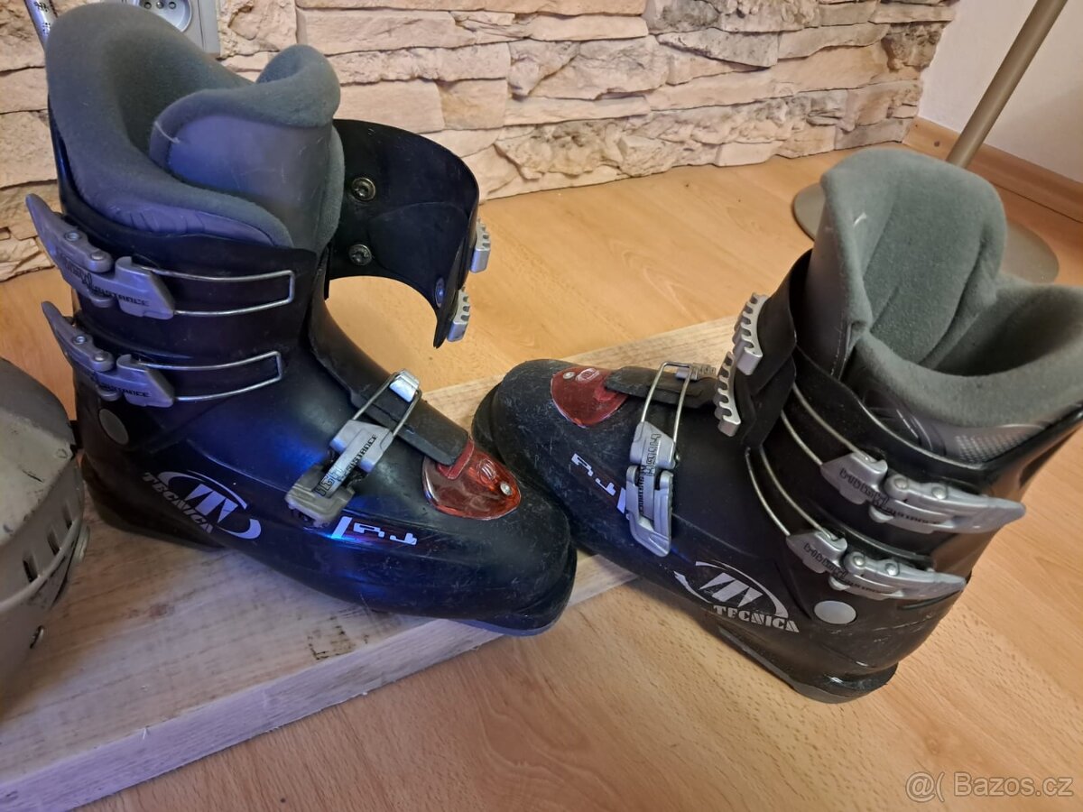 Dětské lyže a lyžáky vel. 110 a vel. 130 a dětska přilba - 6