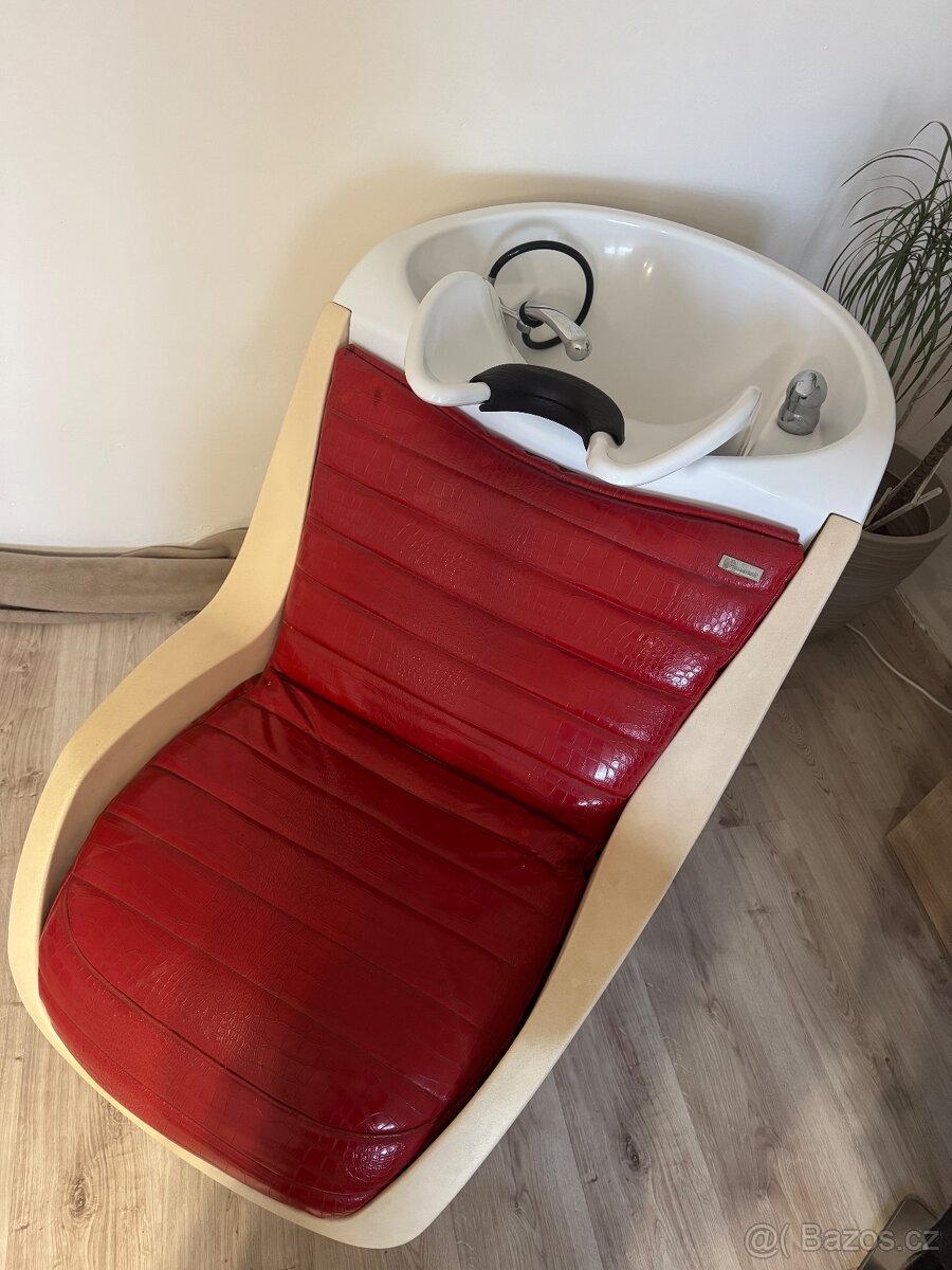 Kadeřnický nábytek - 6