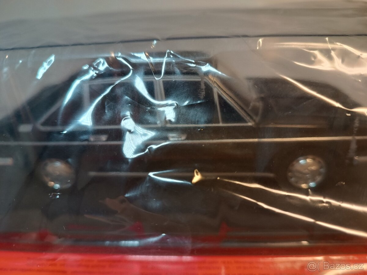 Hachette 1/24 Tatra 613 1975 + 2x časopis - 6