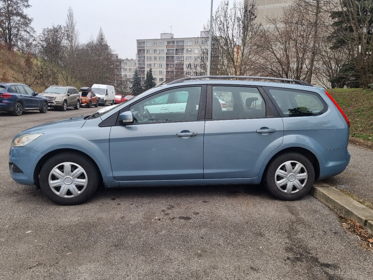 Ford Focus 1.6 benzín, 74kW, kombi - 6