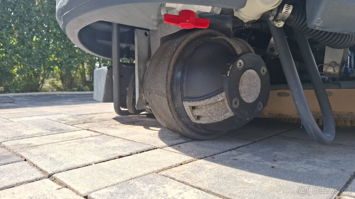 Podlahový mycí stroj Nilfisk BR855 - 6