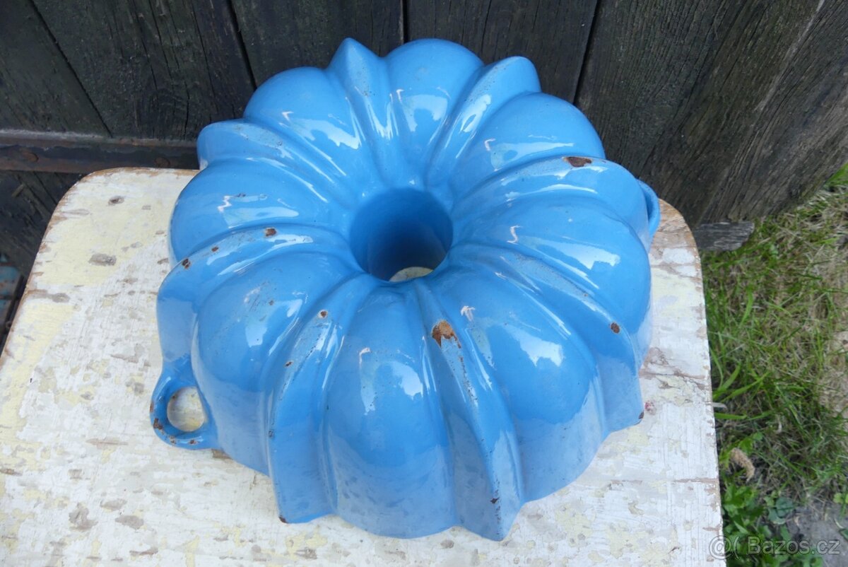 Stará litinová forma na bábovku, modrý smalt - 6