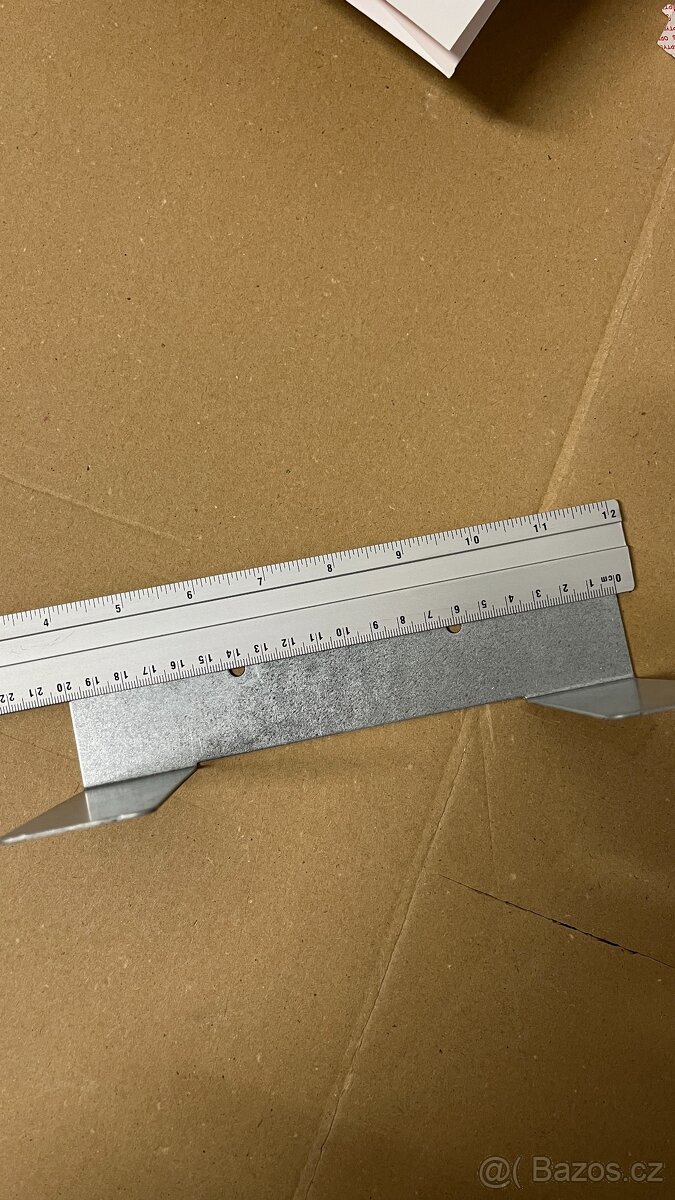 Prodám visací podstavce na zboží (tenisky) - 6