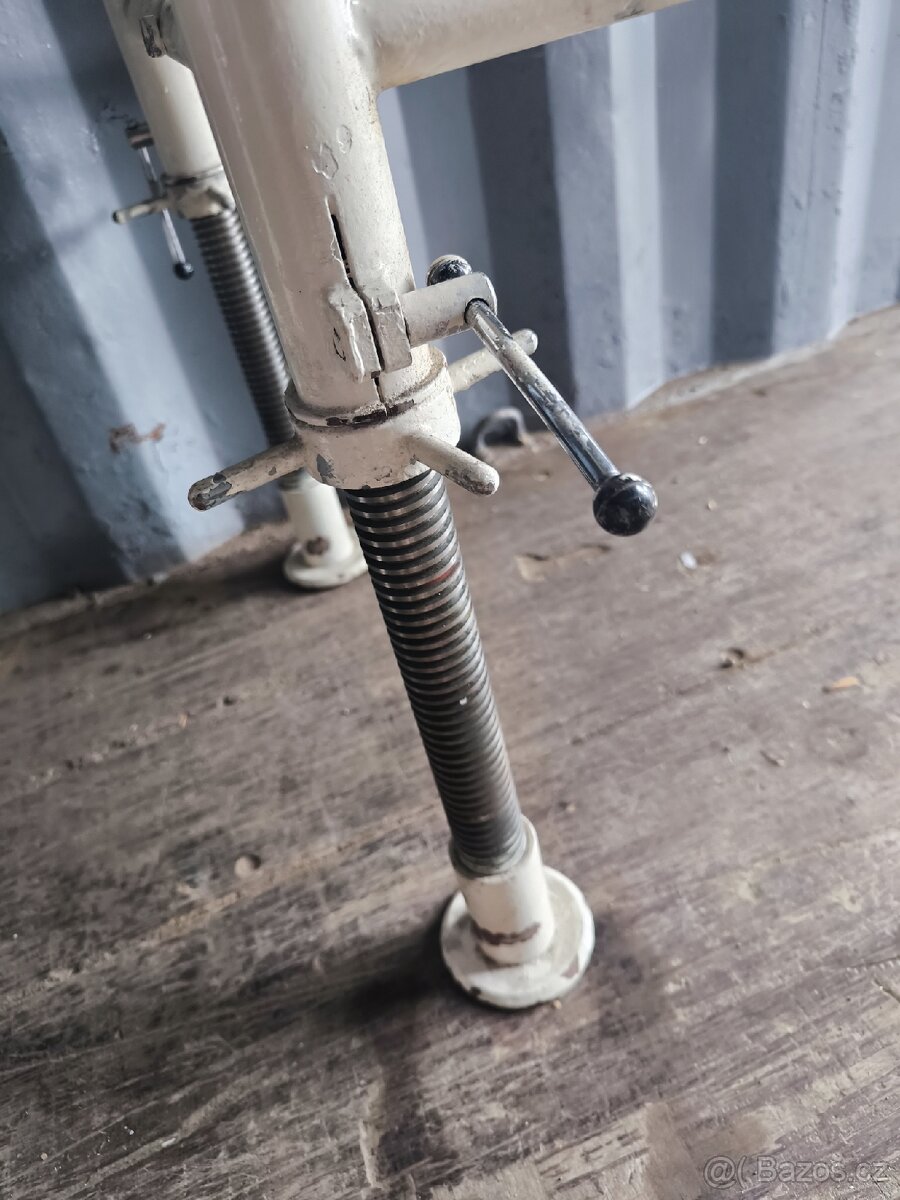 2x kovový stůl – výškově nastavitelné - 6