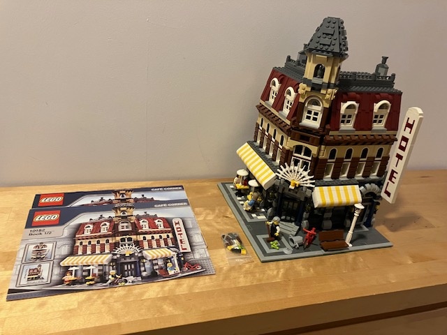 LEGO Modular building - 10224 Radnice - 6