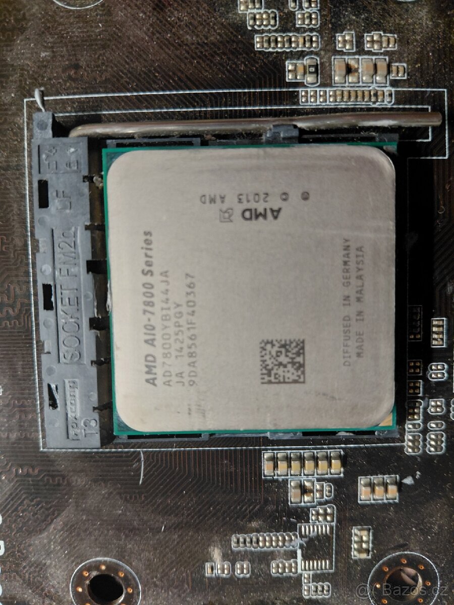 Základní deska Asus A88XM-PLUS s procesorem a zdrojem - 6