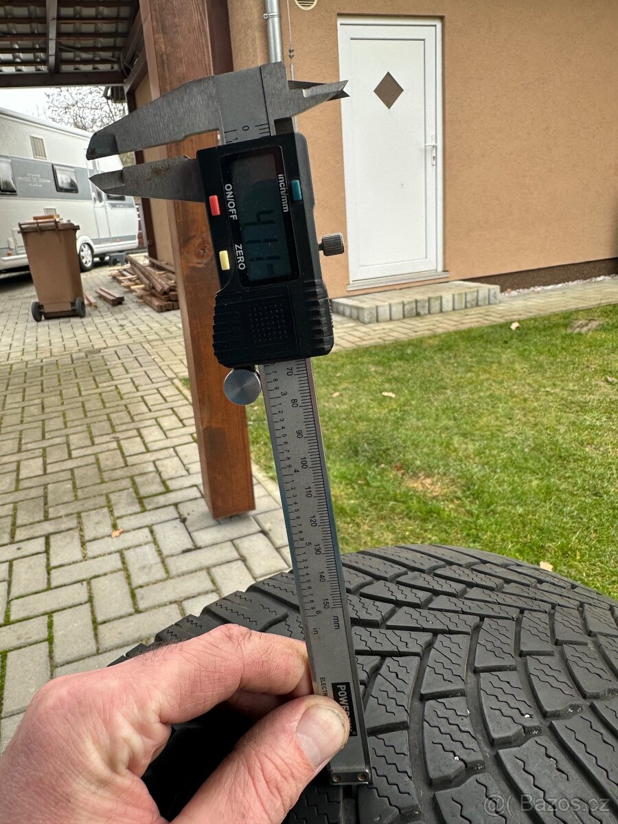 Bridgestone Blizzak LM005 235/50 R19 - 6