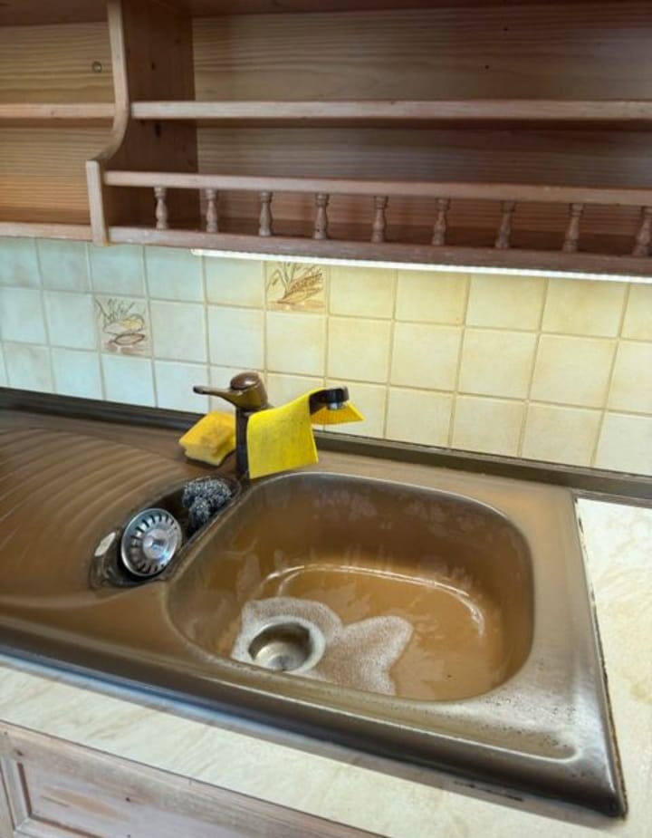 Velká kuchyně z masivu se spotřebiči,5675 - 6