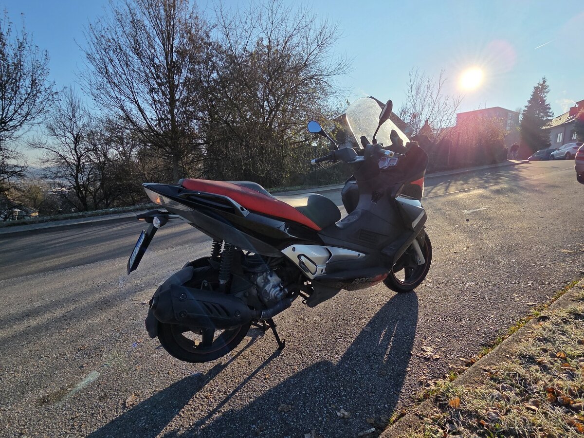 Aprilia SR 300 Max - 6