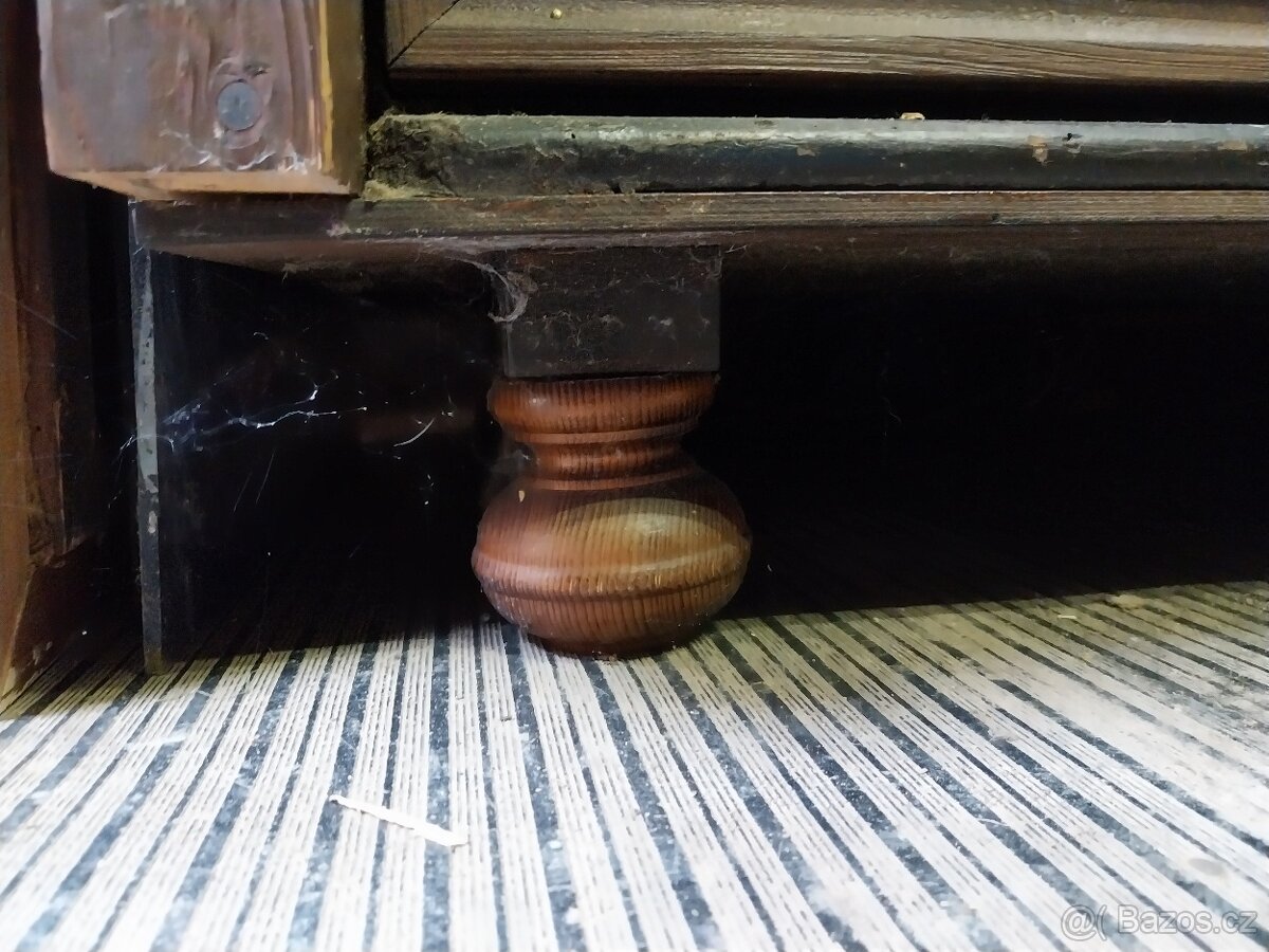 Stará dřevěná komoda - 6