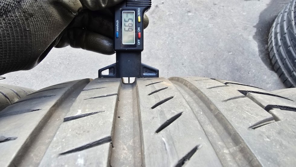 Letní pneu 235/50/19 Continental - 6