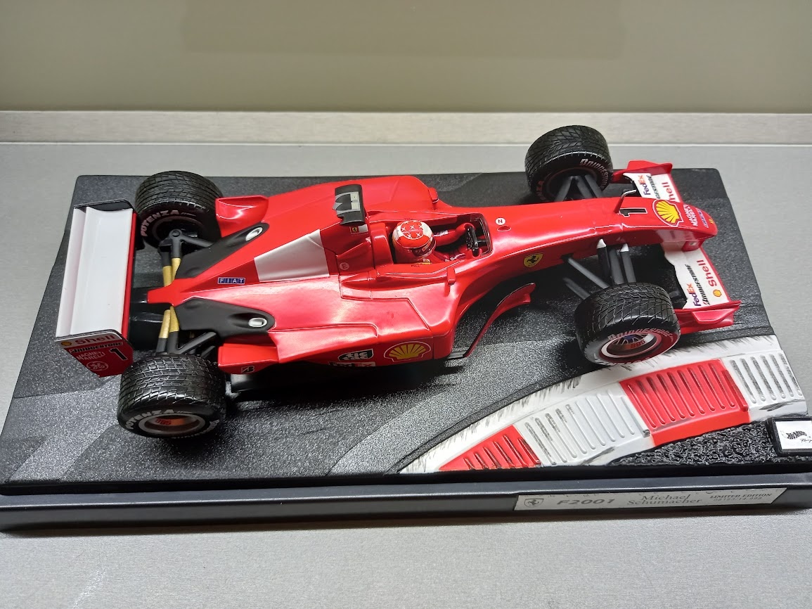 F1 FERRARI F2001 2001 KING OF RAIN SCHUMACHER HOTWHEELS 1:18 - 6