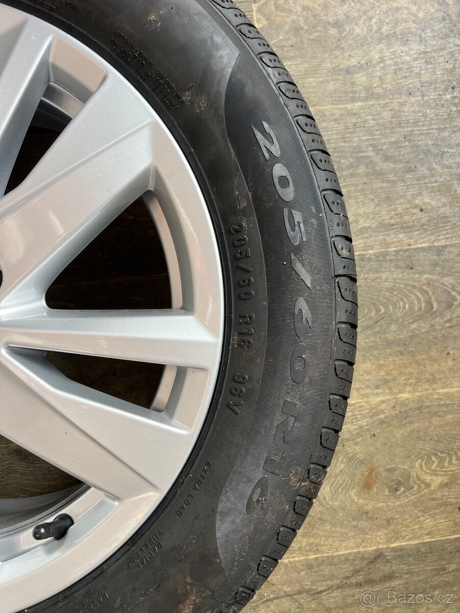 Vw Touran 5TA025Q číslo dílu originál díl. Noví disk+pneu - 6