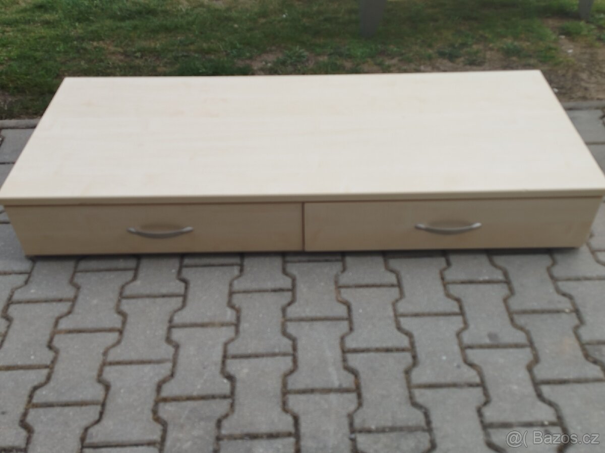 Postel, skříňky, stůl - 6