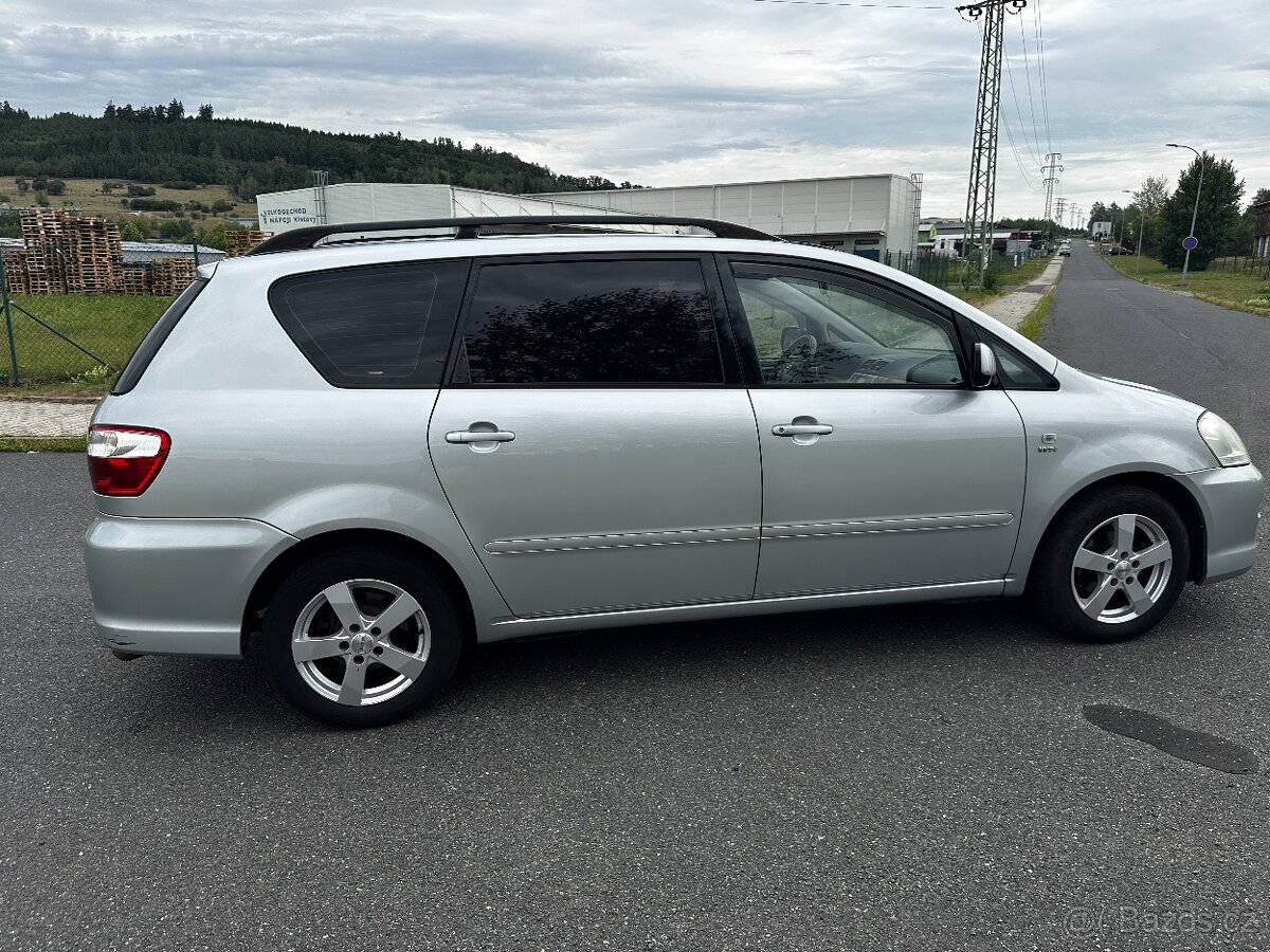TOYOTA AVENSIS VERSO 2.0 110kW - 6