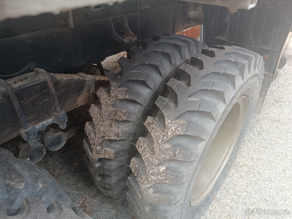 Praga V3S valník s HR 2500 - 6