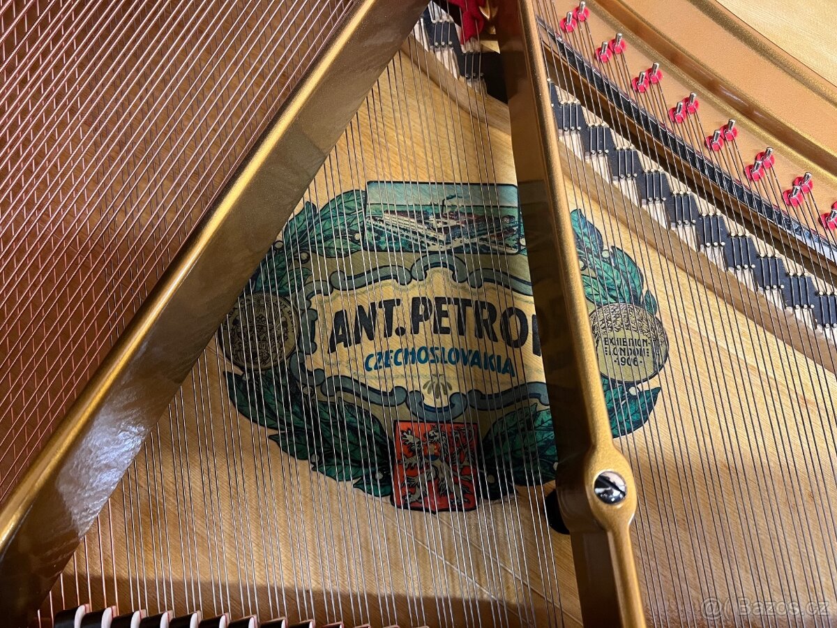 Klavír - černé křídlo Petrof vel. V 103KC - 6