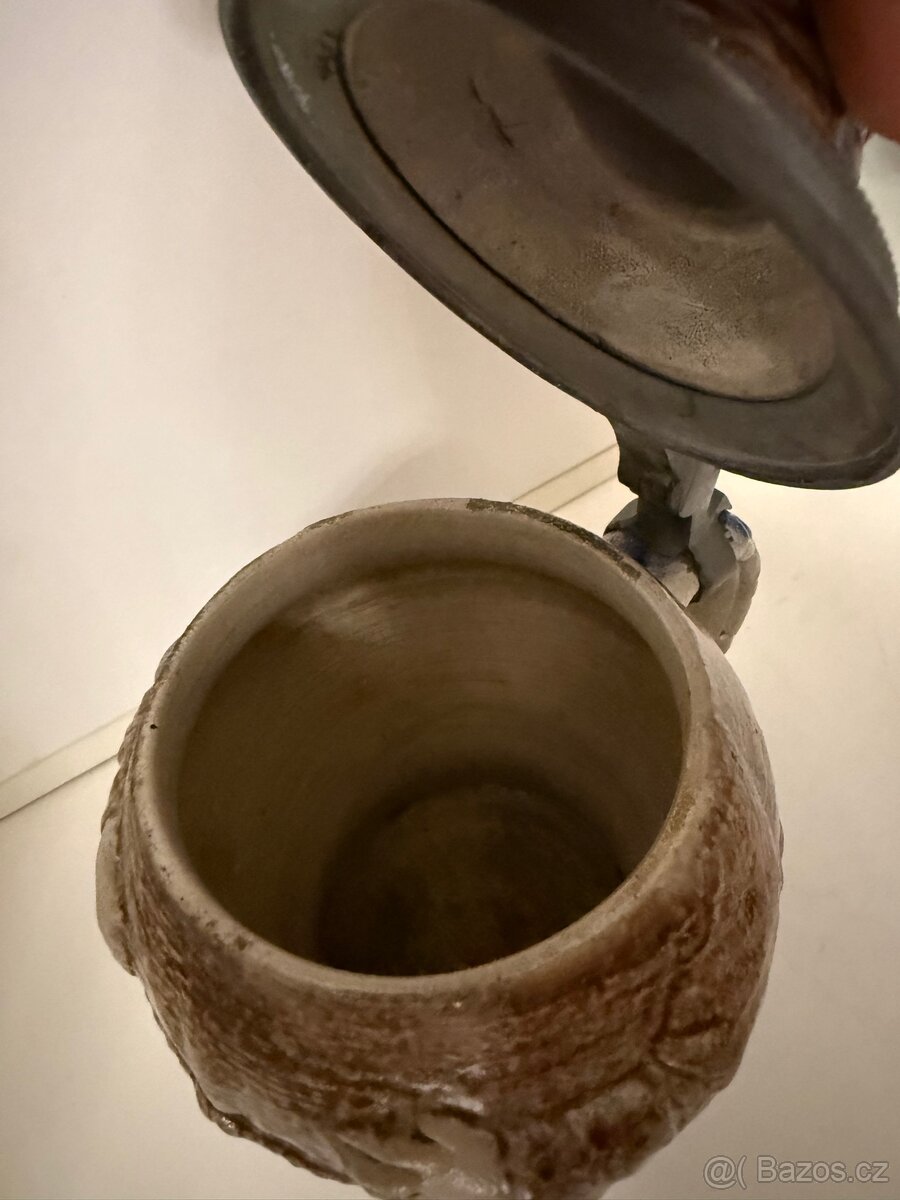 Starožitný Figurální korbel s motivem mnicha r. 1880 - 6