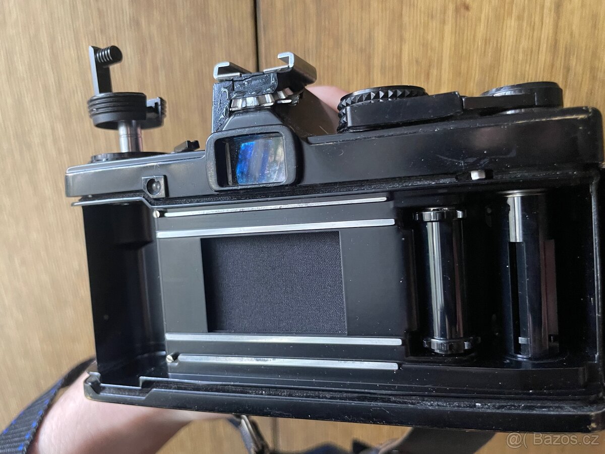 Olympus OM-2 + Tokina 2.8 24mm - 6